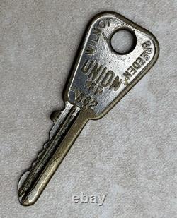 Vintage Key Ford Dagenham England UK EnFo Classic Cortina Escort Corsair Consul