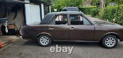 Cortina mk2 1600 translates to 'Cortina mk2 1600' in French as well.