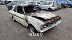 Ford Cortina 1970, berline 2 portes, blanc, couvercle de coffre / hayon, 1966-1970