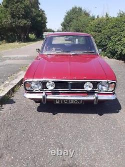 Ford Cortina MK2 1600E translates to Ford Cortina MK2 1600E in French.