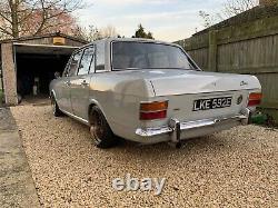 Ford Cortina mk2 série un, resto mod, carrosserie entièrement d'origine, belle patine.