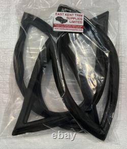 Joints de custode arrière Ford Cortina Mk2. Paire neuve de marque.