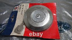 Mk2 Ford Cortina Nos Ac Delco Locking Fuel Filler Cap translates to 'Bouchon de remplissage de carburant verrouillable Ac Delco pour Mk2 Ford Cortina' in French.